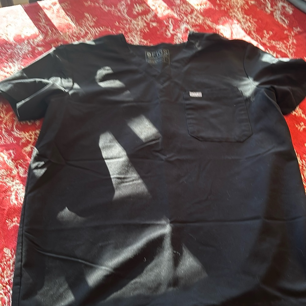Size large black figs top